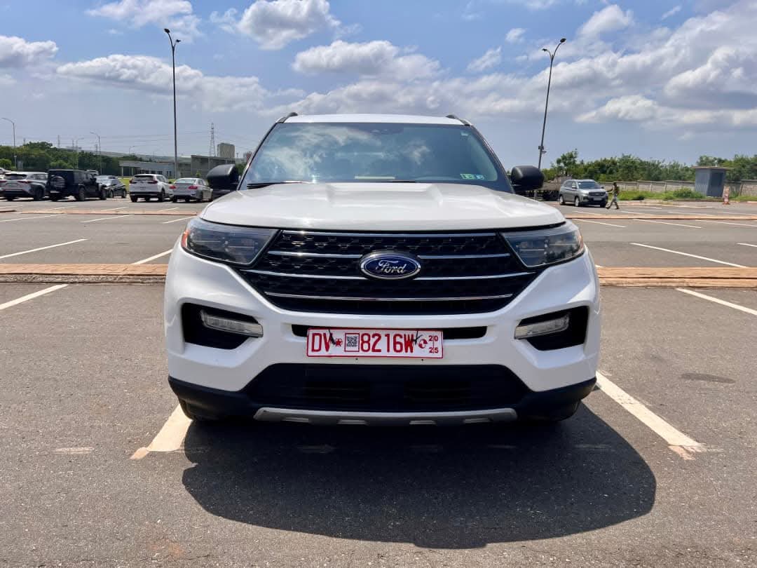Ford Explorer xlt 2020 model 4x4 View 8