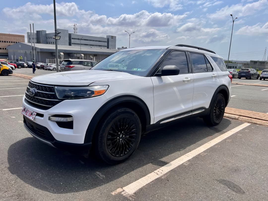 Ford Explorer xlt 2020 model 4x4 View 10