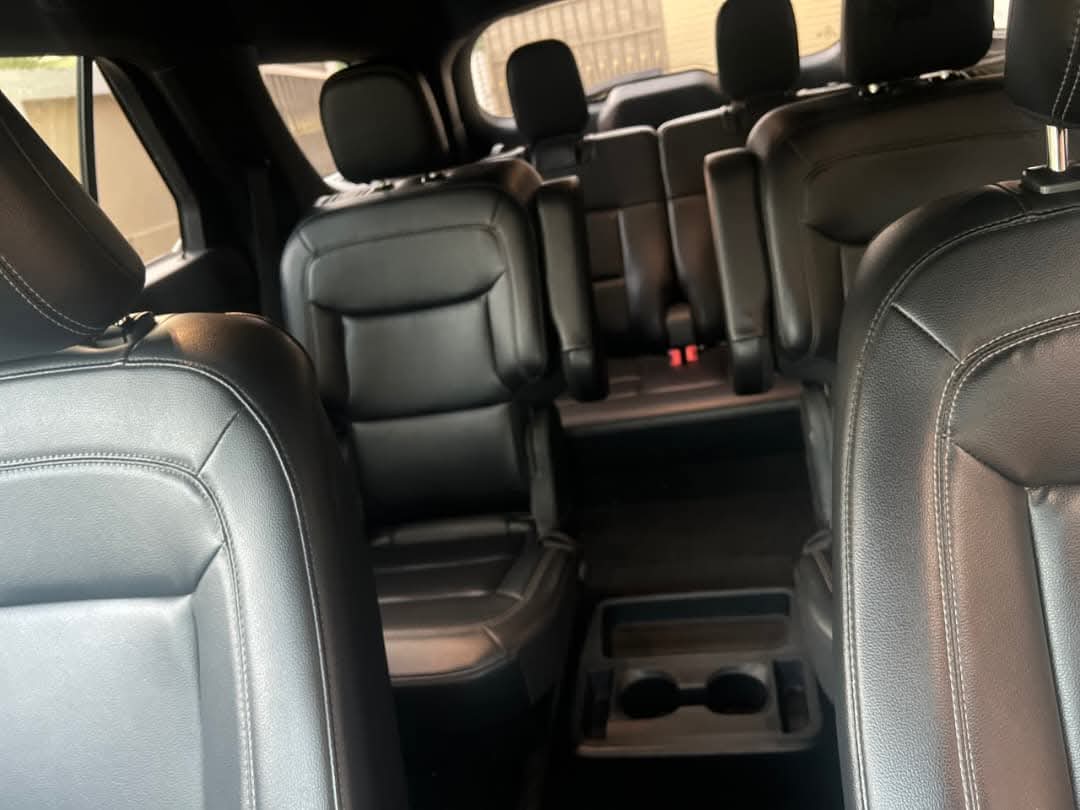 Ford Explorer xlt 2020 model 4x4 View 9